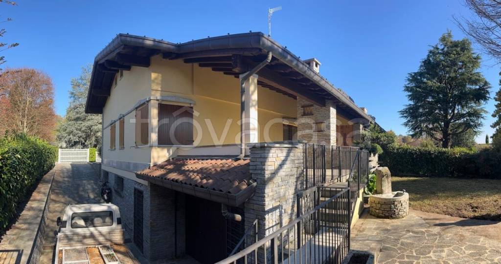 casa indipendente in vendita a Carimate