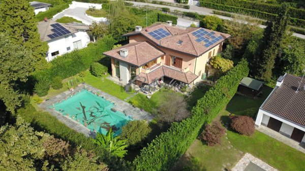 casa indipendente in vendita a Carimate