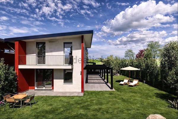 casa indipendente in vendita a Carimate in zona Montesolaro