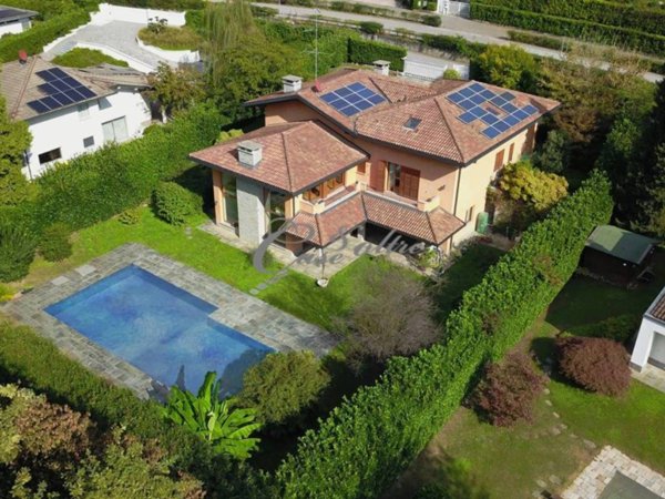 casa indipendente in vendita a Carimate