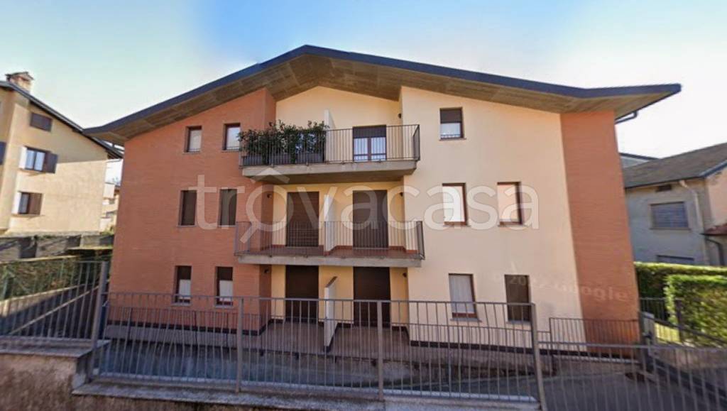 appartamento in vendita a Carimate in zona Montesolaro