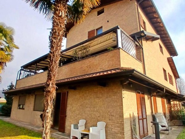 appartamento in vendita a Carimate in zona Cascina Valle