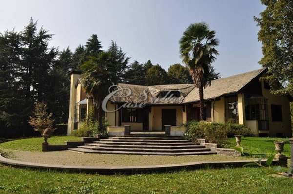 villa in vendita a Carimate