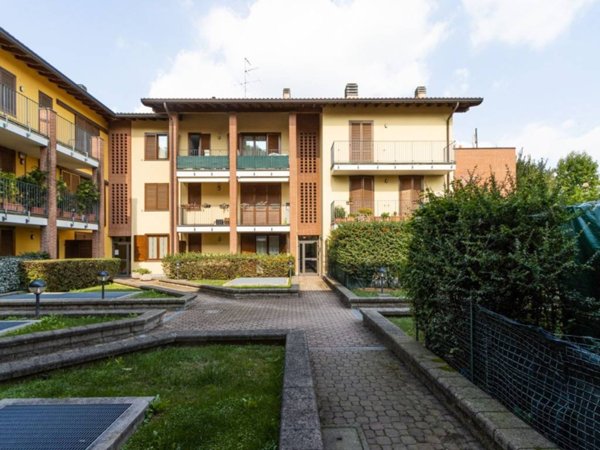 appartamento in vendita a Carimate in zona Stazione di Carimate