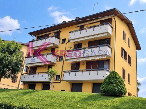 appartamento in vendita a Carimate in zona Montesolaro