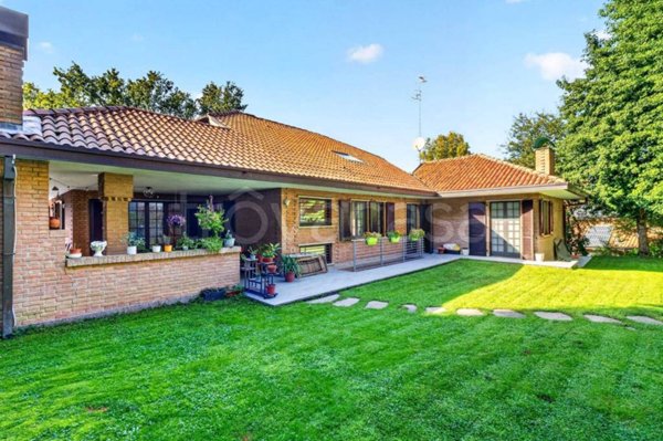 casa indipendente in vendita a Carimate