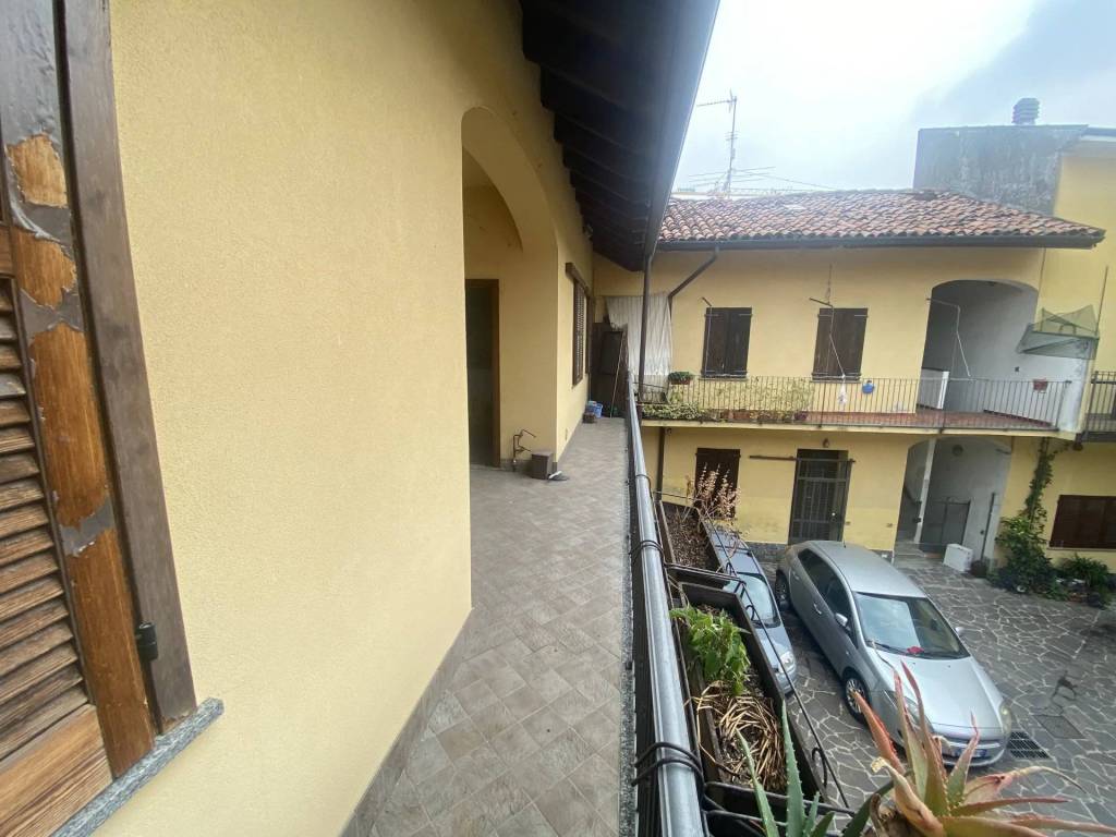 appartamento in vendita a Carimate in zona Stazione di Carimate