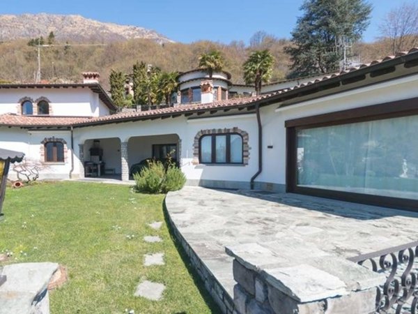 casa indipendente in vendita a Carlazzo