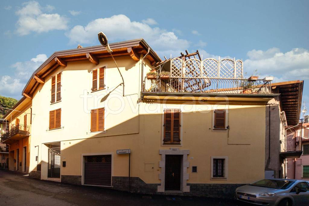 appartamento in vendita a Carlazzo