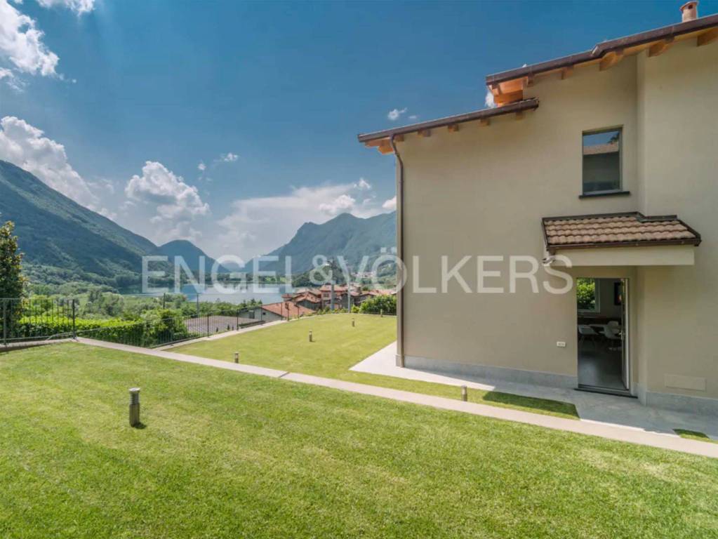 casa indipendente in vendita a Carlazzo