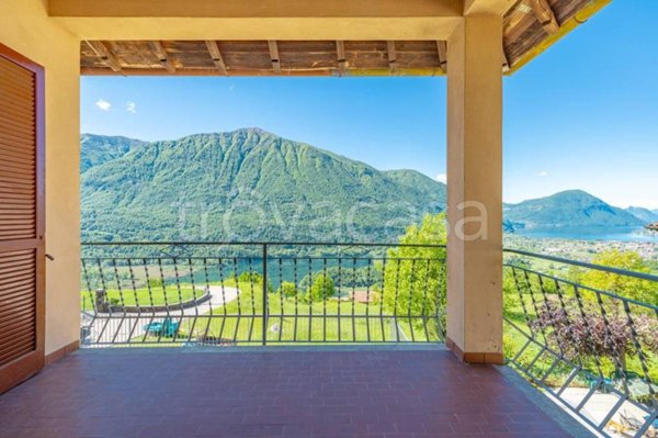casa indipendente in vendita a Carlazzo
