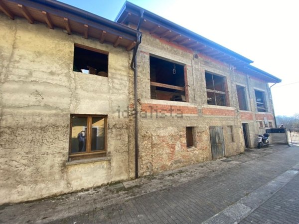 casa indipendente in vendita a Carlazzo