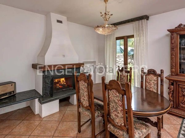 casa indipendente in vendita a Carlazzo