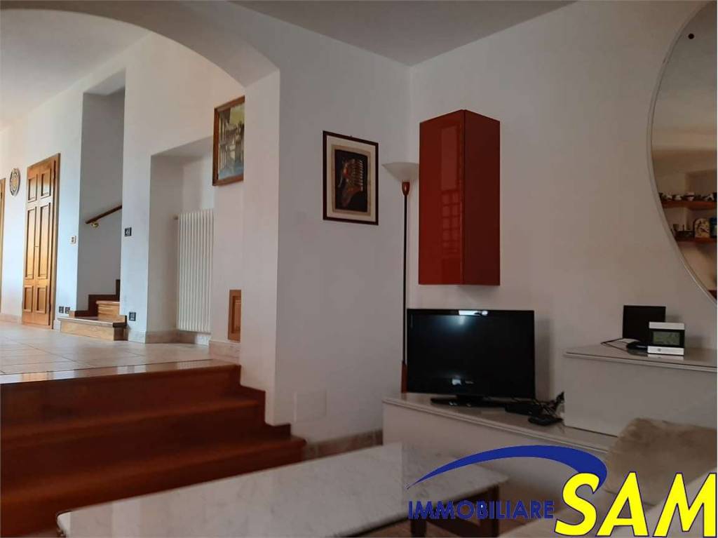 casa indipendente in vendita a Carlazzo