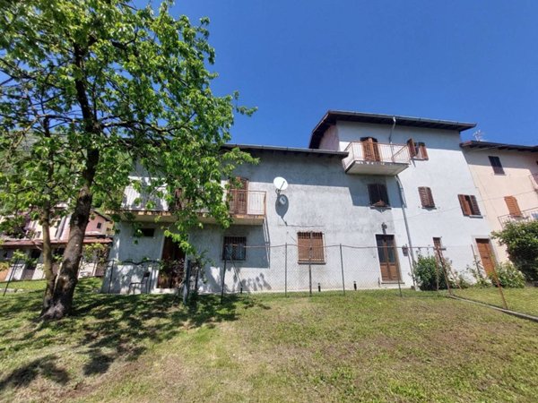 casa indipendente in vendita a Carlazzo