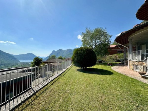 casa indipendente in vendita a Carlazzo
