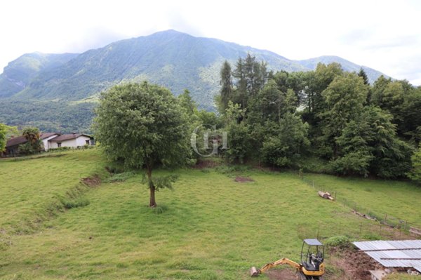 casa indipendente in vendita a Carlazzo