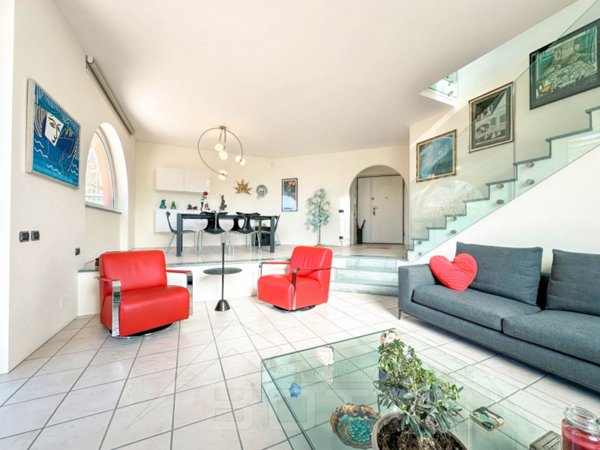 casa indipendente in vendita a Carlazzo