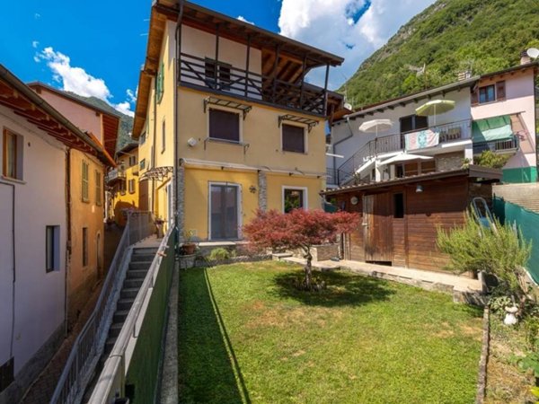 casa indipendente in vendita a Carlazzo