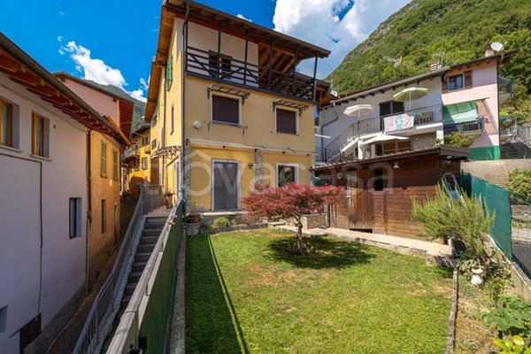casa indipendente in vendita a Carlazzo
