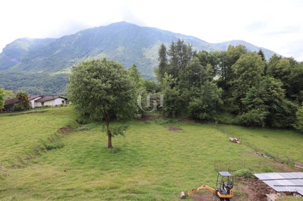 casa indipendente in vendita a Carlazzo