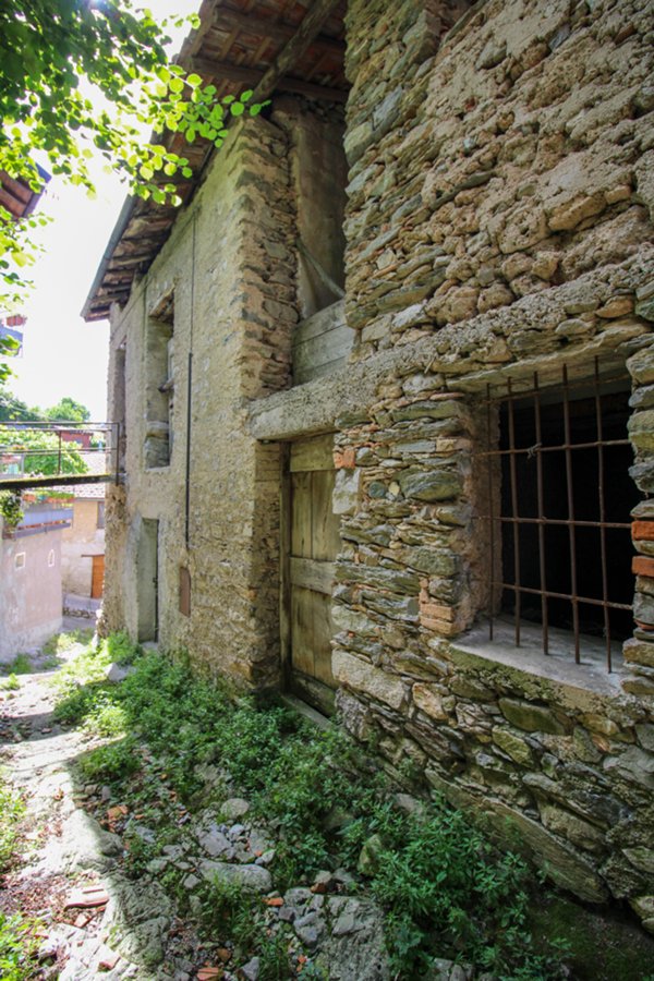 casale in vendita a Carlazzo