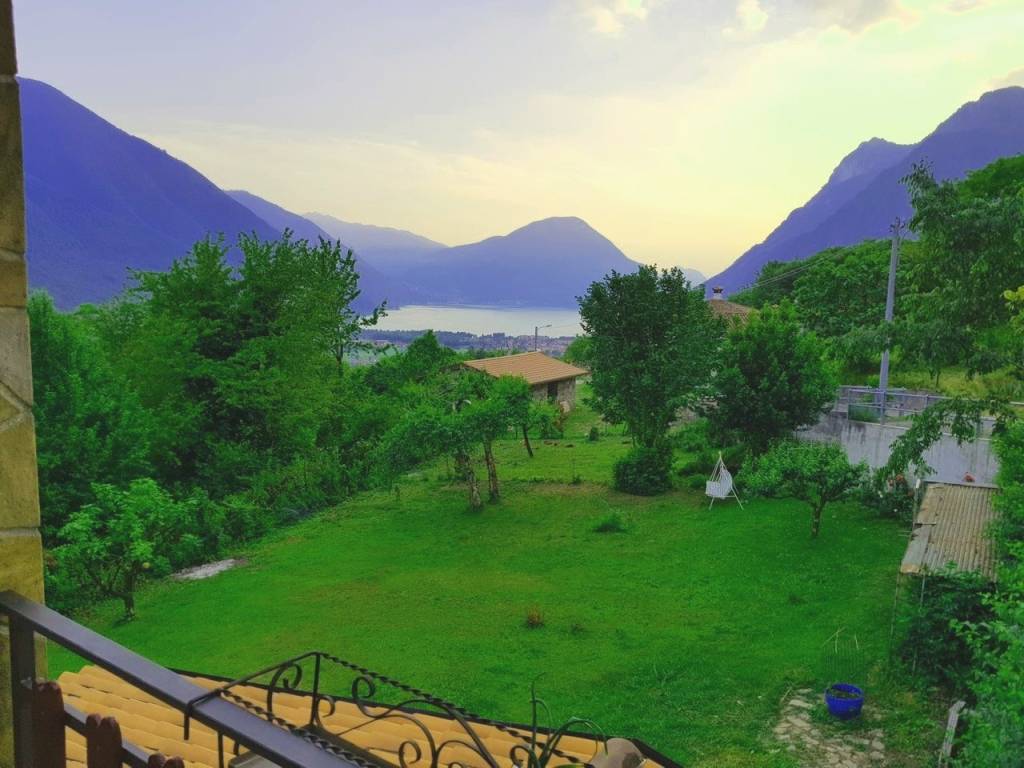 casa indipendente in vendita a Carlazzo