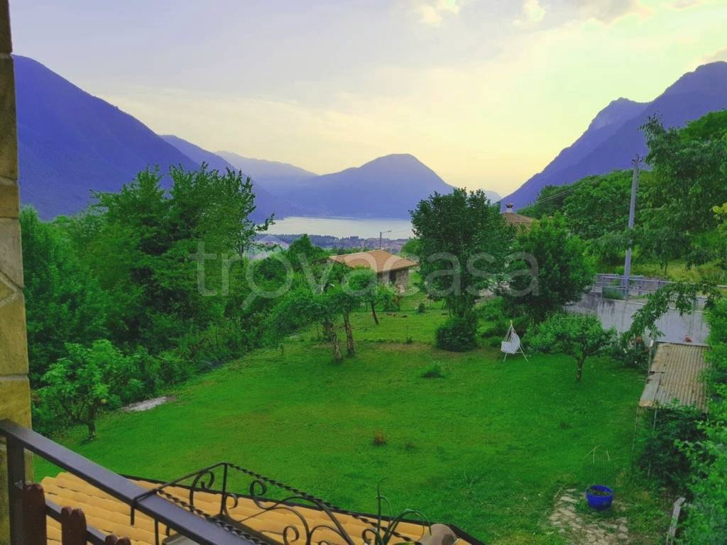 casa indipendente in vendita a Carlazzo