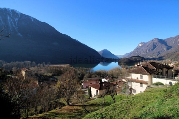 villetta a schiera in vendita a Carlazzo