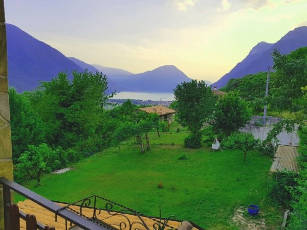 casa indipendente in vendita a Carlazzo