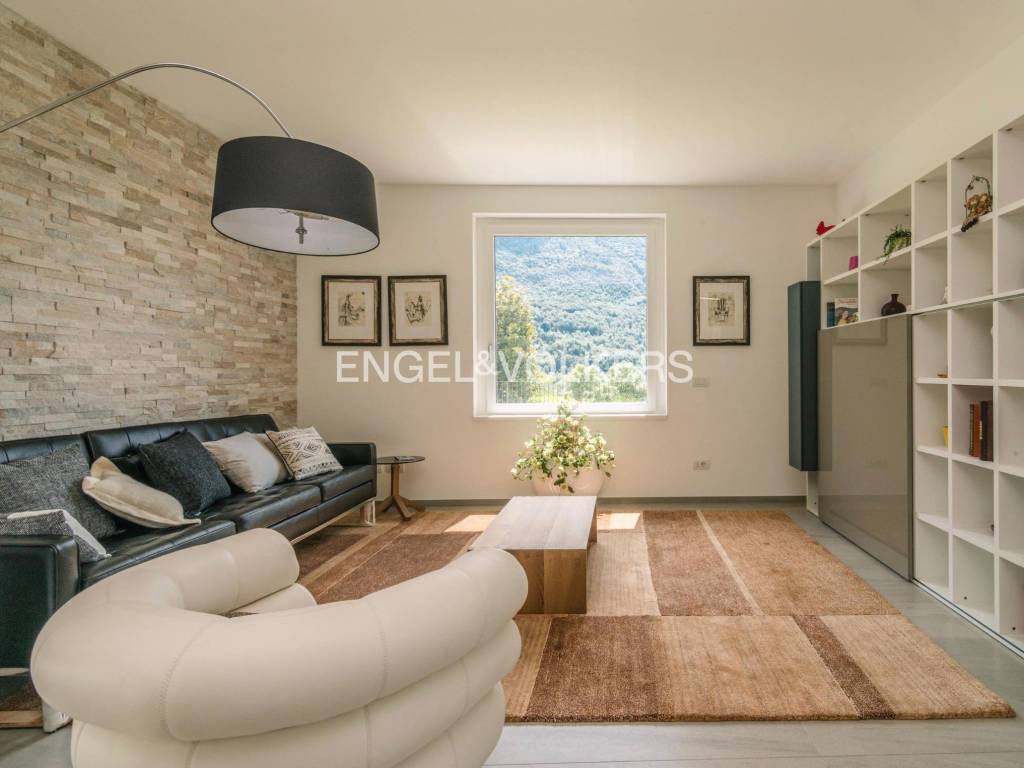 casa indipendente in vendita a Carlazzo