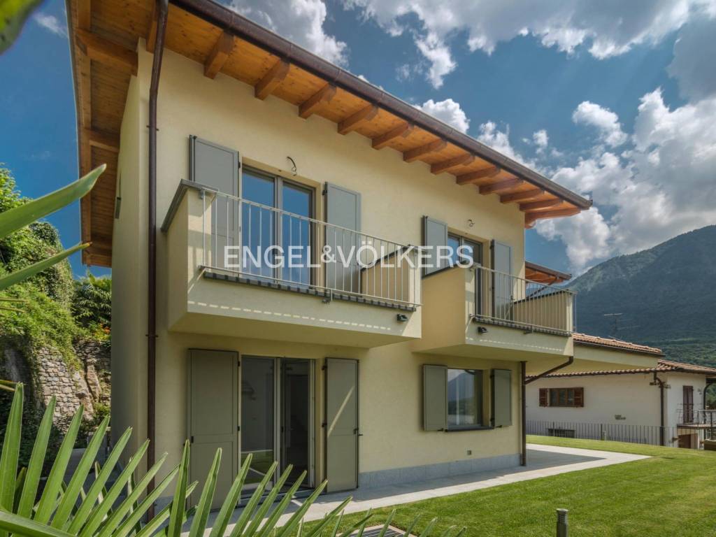 casa indipendente in vendita a Carlazzo