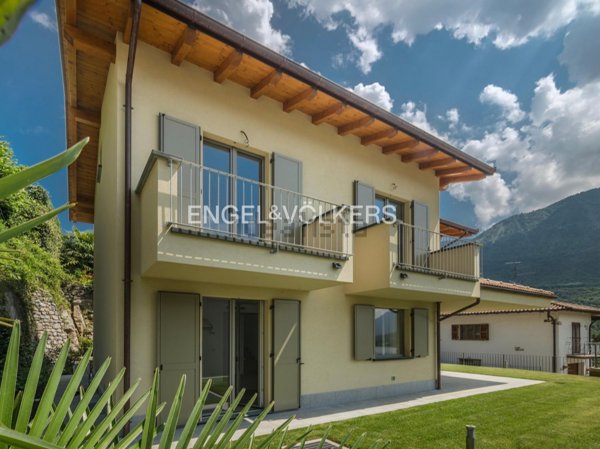 casa indipendente in vendita a Carlazzo