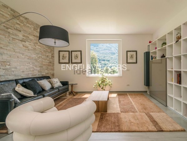 casa indipendente in vendita a Carlazzo