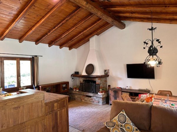 casa indipendente in vendita a Carlazzo