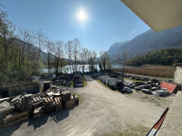 casa indipendente in vendita a Carlazzo