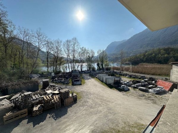 casa indipendente in vendita a Carlazzo