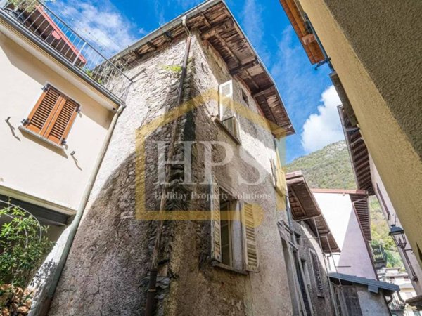 casa indipendente in vendita a Carlazzo