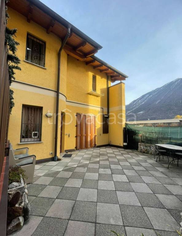 casa indipendente in vendita a Carlazzo