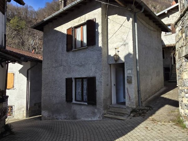 casa indipendente in vendita a Carlazzo