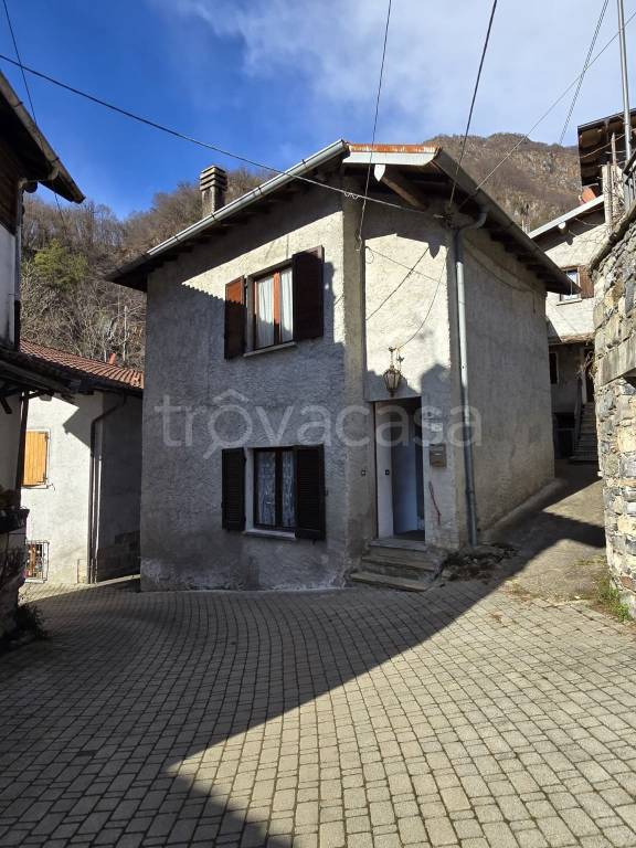 casa indipendente in vendita a Carlazzo