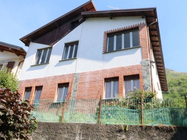 casa indipendente in vendita a Carlazzo