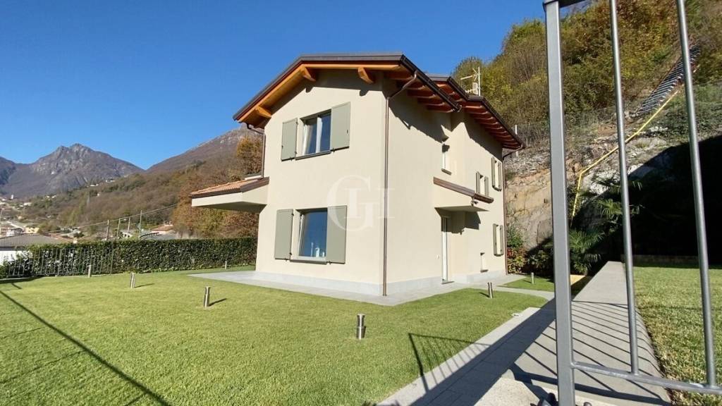 casa indipendente in vendita a Carlazzo