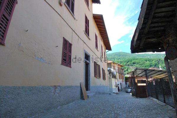 casa indipendente in vendita a Carlazzo