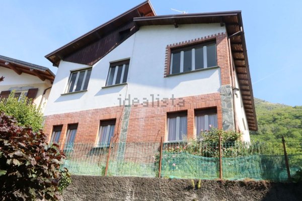 casa indipendente in vendita a Carlazzo