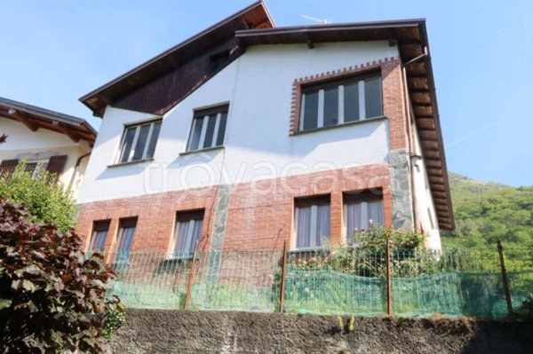 casa indipendente in vendita a Carlazzo
