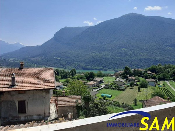casa indipendente in vendita a Carlazzo