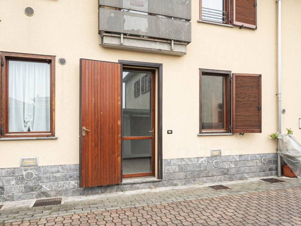 appartamento in vendita a Carugo