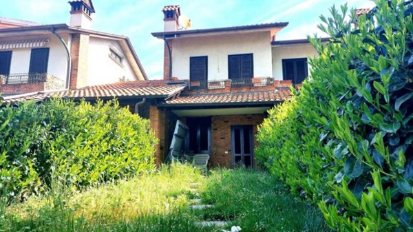 casa indipendente in vendita a Carugo