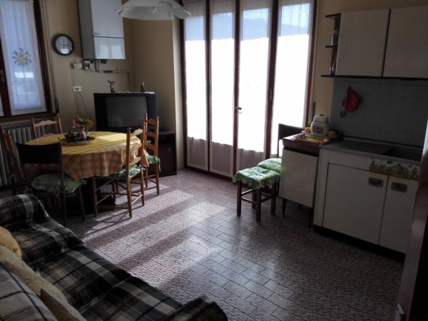 casa indipendente in vendita a Carugo